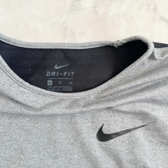 Nike Athletic Thumb Holes Long Sleeve Tee Shirt Girls XL Sporty Breathable - Picture 2 of 5